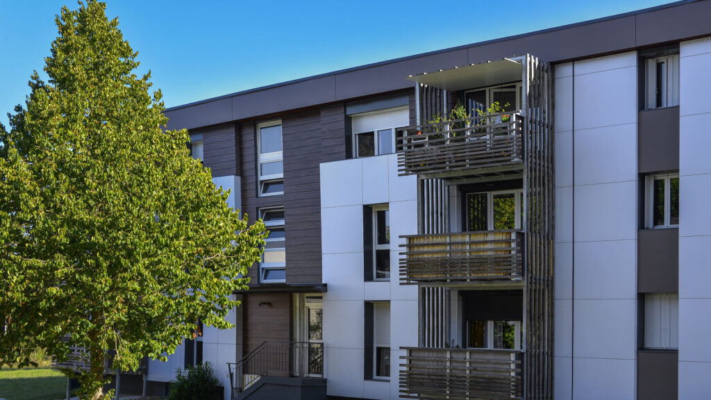 Façade avec bardage en aluminium